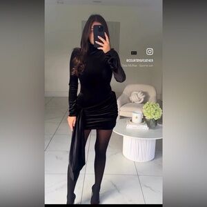 NWT SHORT DRESS WITH SASH BELT size XS
🚨FIRM PRICE